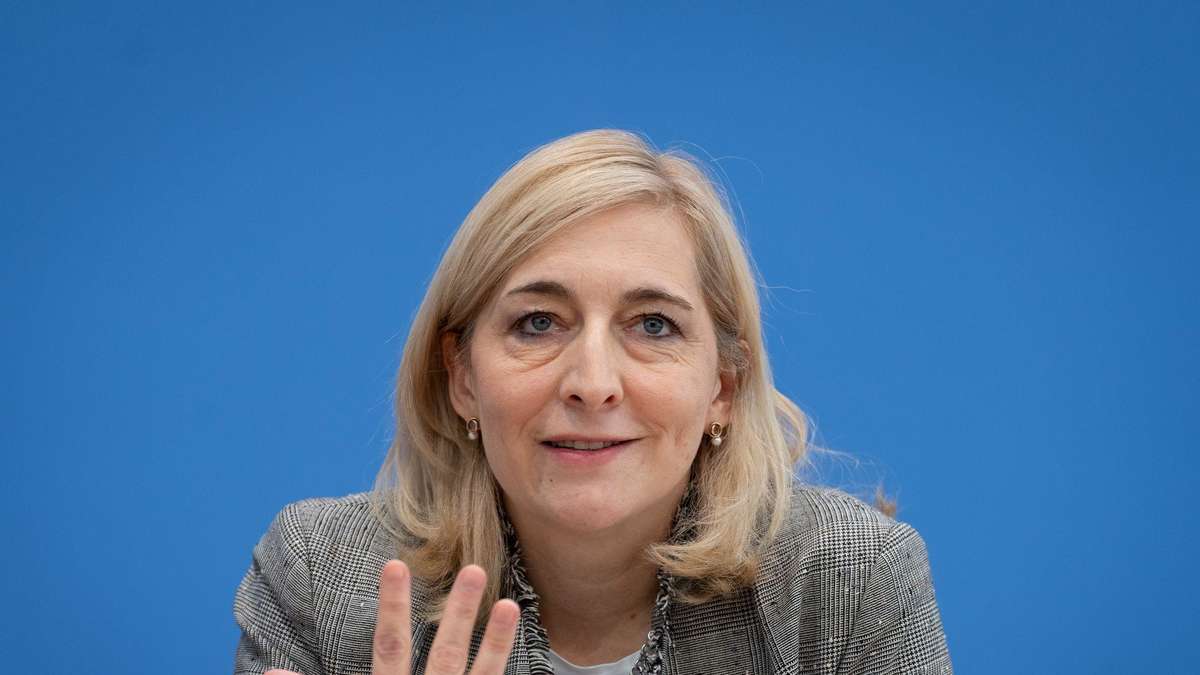 Warken: Wirkungen der Pflegeleistungen überprüfen