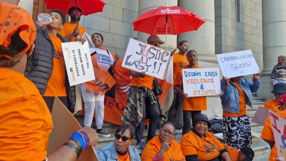 Will South Africa decriminalize sex work? – DW – 10/13/2025