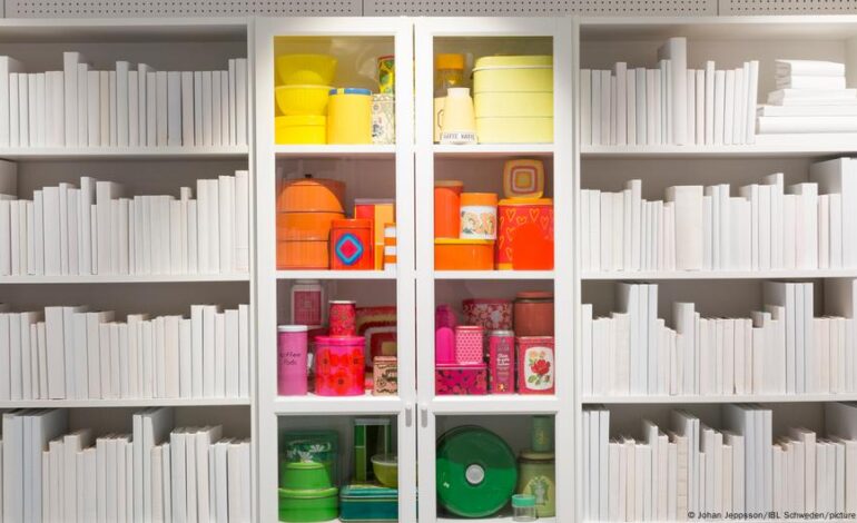 Gen Z pushes back against fast furniture – DW – 10/11/2025