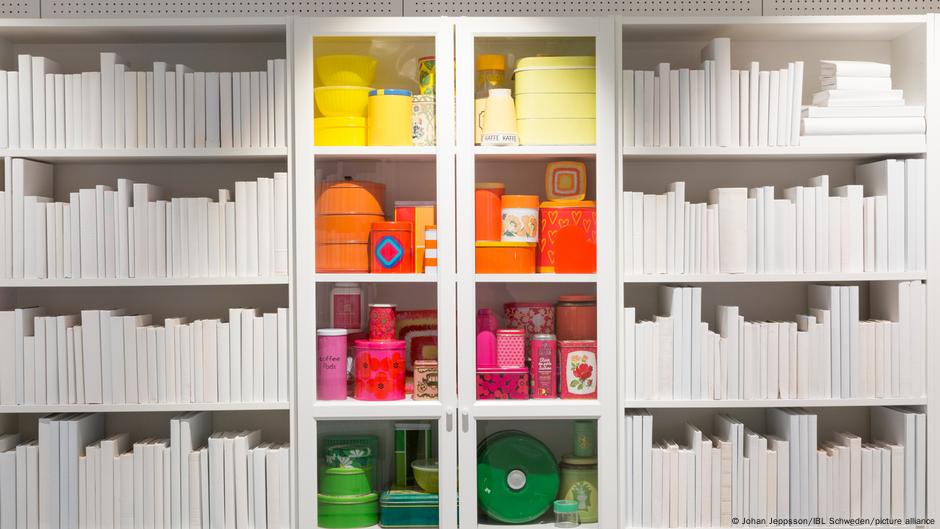 Gen Z pushes back against fast furniture – DW – 10/11/2025