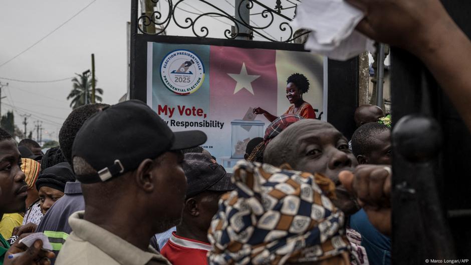 Cameroon awaits results of tense presidential election – DW – 10/13/2025
