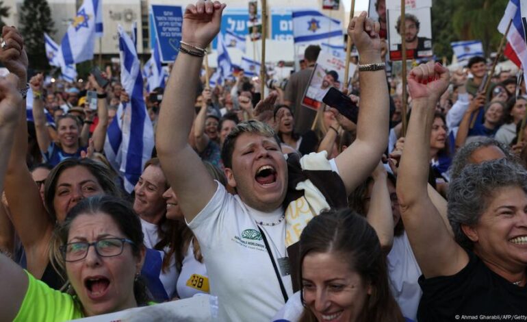 Disinformation surges amid Gaza ceasefire – DW – 10/13/2025