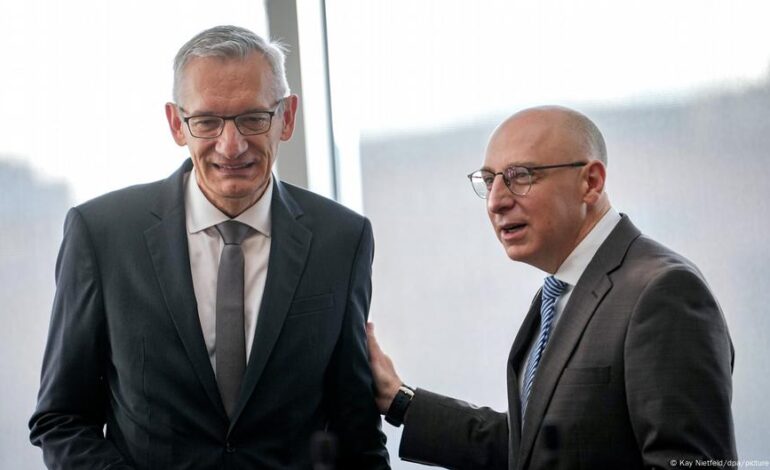 Spy chiefs warn of Russia, Hamas threats – DW – 10/13/2025