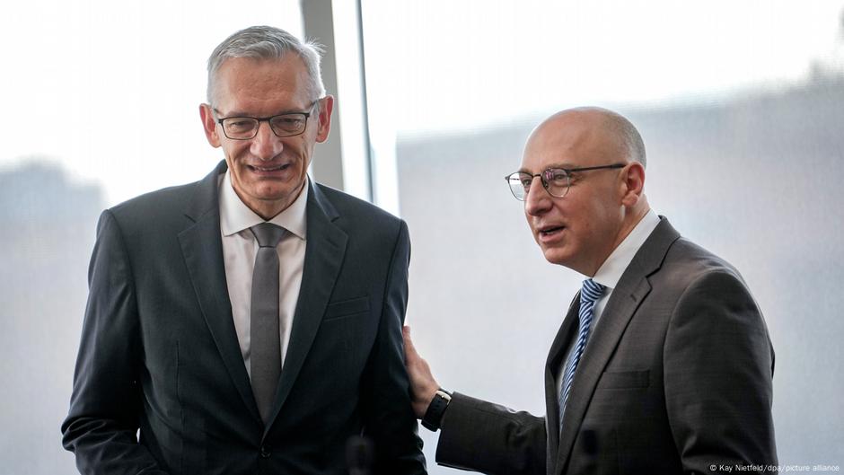 Spy chiefs warn of Russia, Hamas threats – DW – 10/13/2025