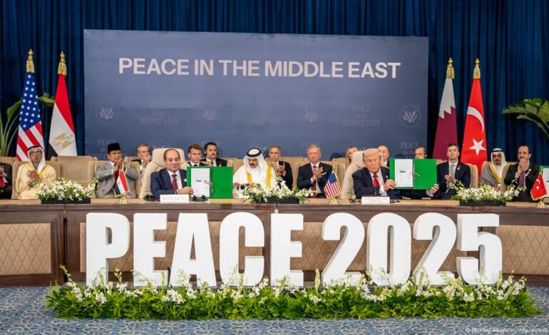 Trump signs document on Gaza ceasefire deal – DW – 10/13/2025