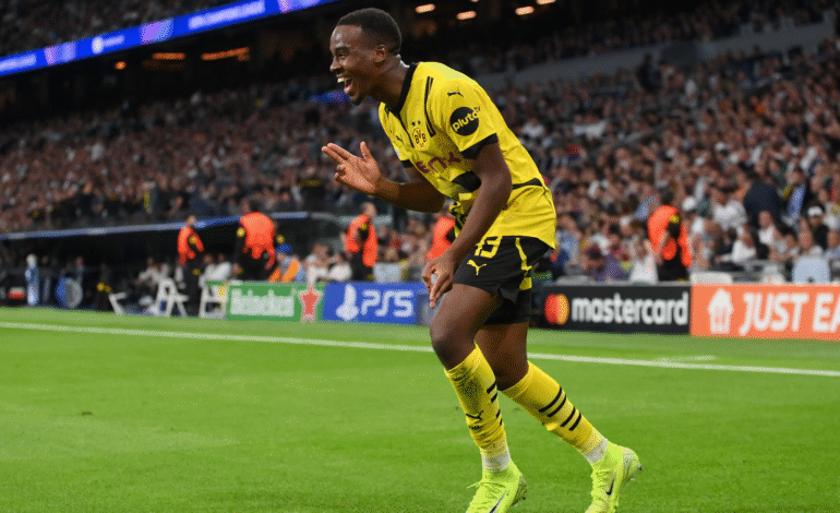 DAZN oder Amazon Prime Video: Wer zeigt / überträgt BVB vs. FC Barcelona in der Champions League heute live im TV und Livestream?