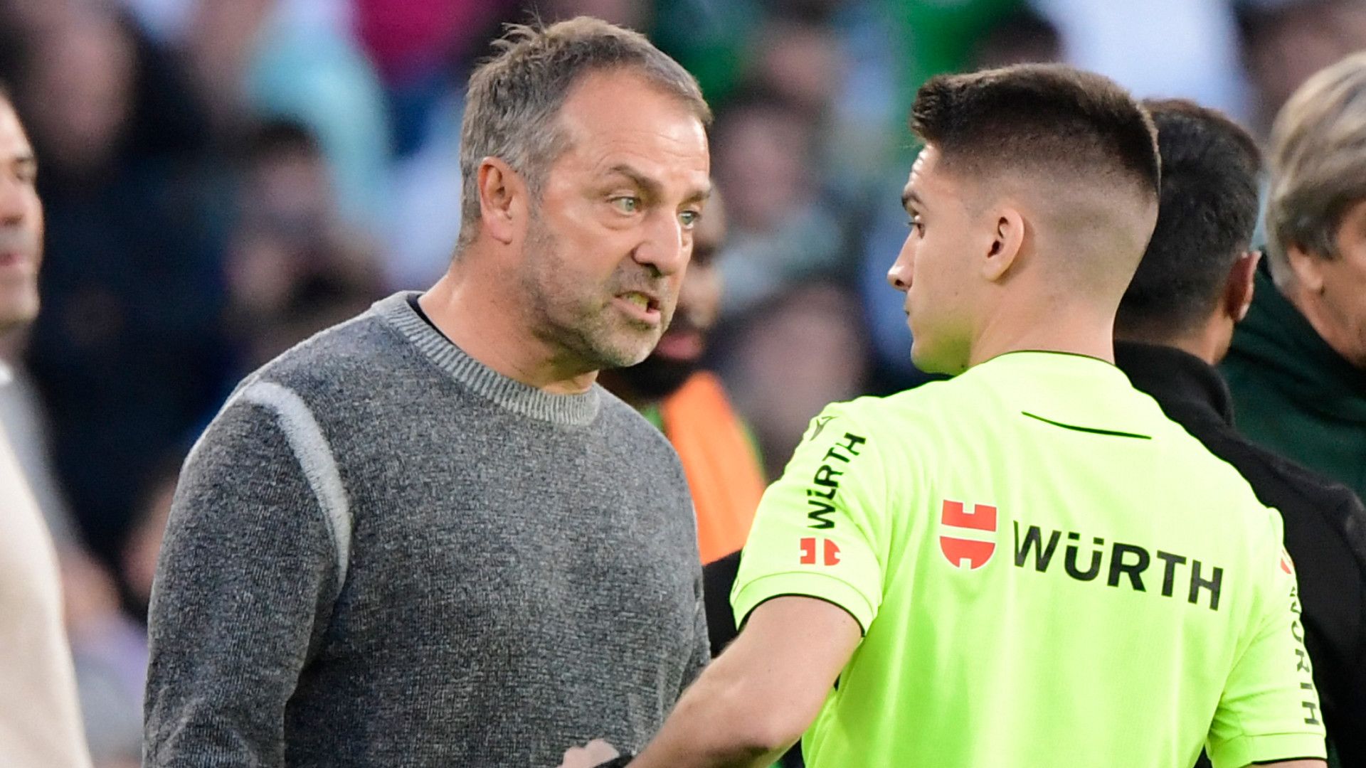 Übermäßiges Meckern: Spaniens Verband sperrt Barcelona-Trainer Hansi Flick