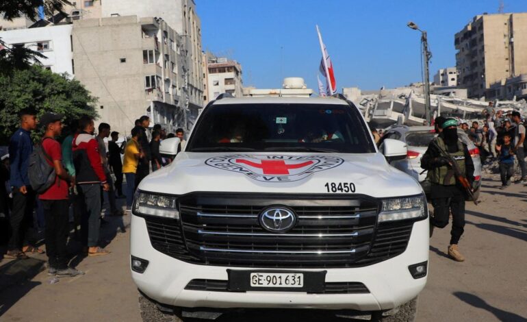 Übergabe durch Hamas: Erste freigelassene Geiseln in Israel