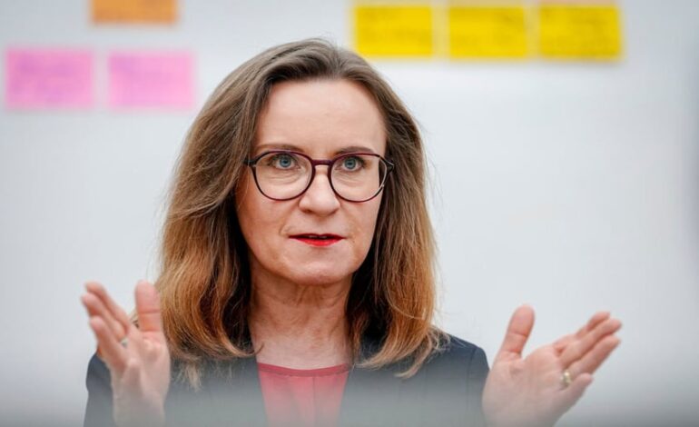 Bahn : EVG fordert Rauswurf von DB-Cargo-Chefin Nikutta